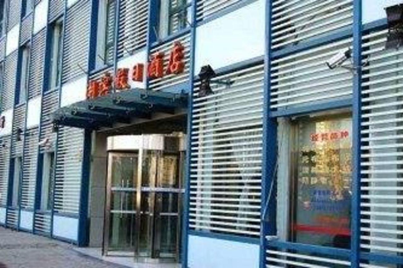 Lakeside Holiday Inn Shanghai Exterior photo