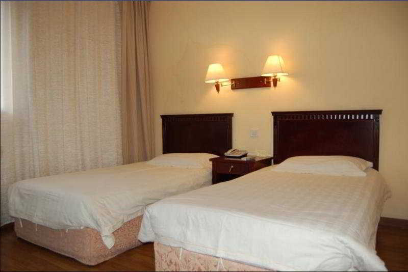 Lakeside Holiday Inn Shanghai Exterior photo