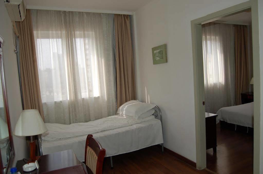 Lakeside Holiday Inn Shanghai Exterior photo